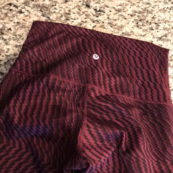 Lululemon crops - Picture 2 of 3